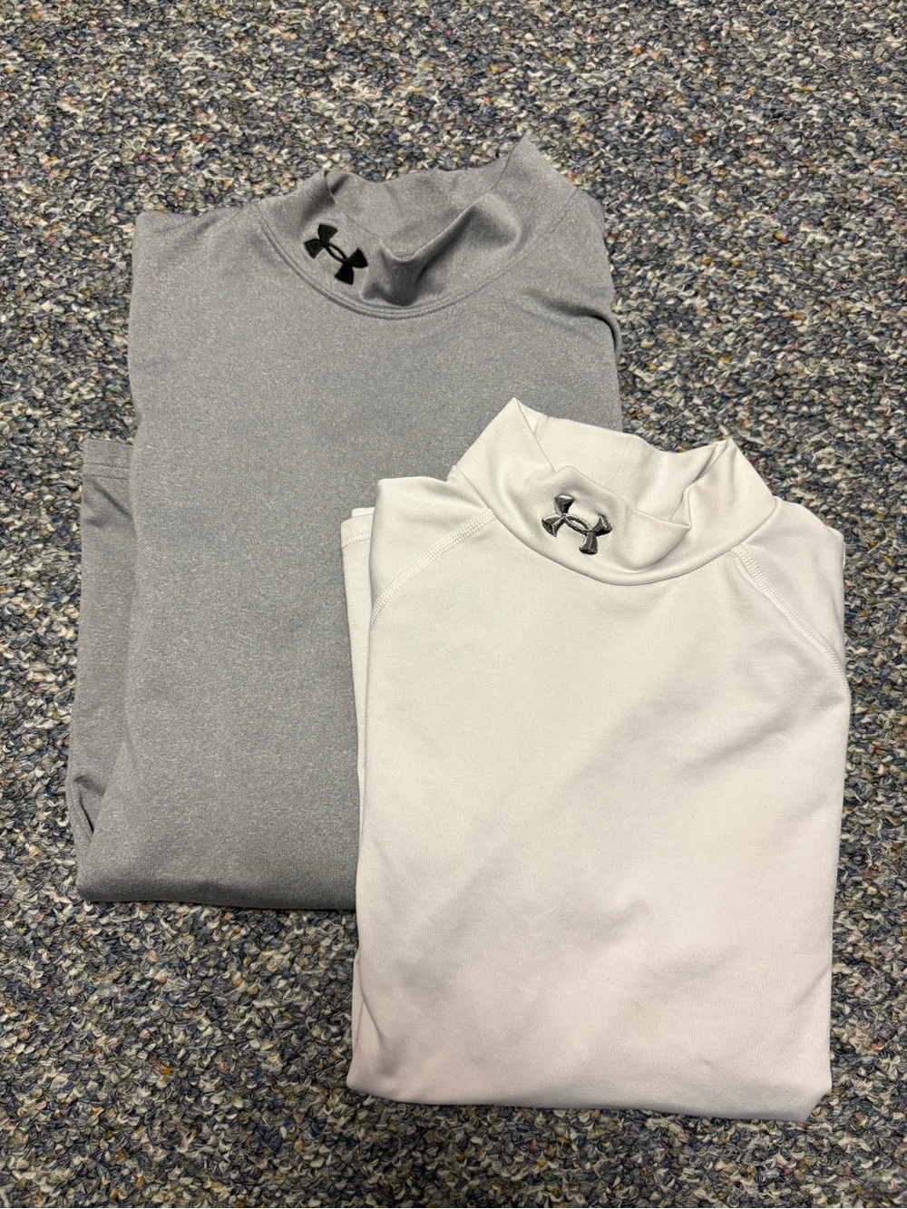 Under Armour youth large Kids' HeatGear Mock Neck - Gray & White